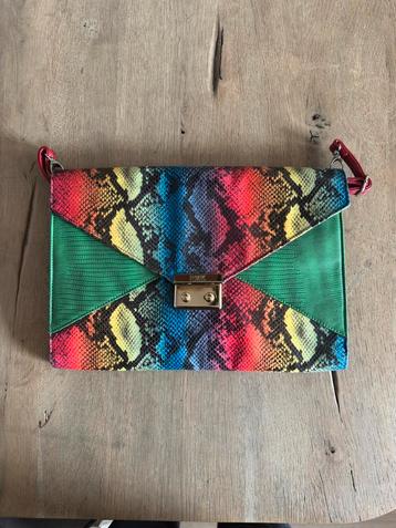 Regenboog kleur enveloppe tas van Italiaanse merk Pomikaki beschikbaar voor biedingen