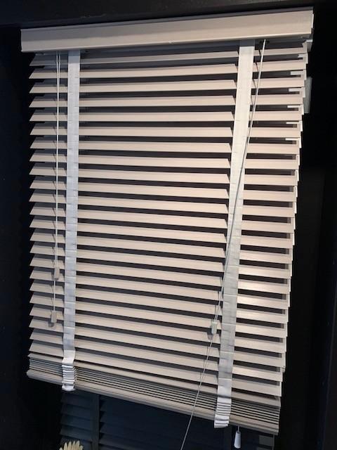 Jaloezie HOUT kiezelgrijs 103x264 cm. Nieuw in verpakking!, Huis en Inrichting, Stoffering | Gordijnen en Lamellen, Nieuw, 200 cm of meer