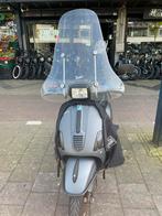 Vespa sprint, Fietsen en Brommers, Scooters | Vespa, Maximaal 45 km/u, Ophalen of Verzenden, Zo goed als nieuw