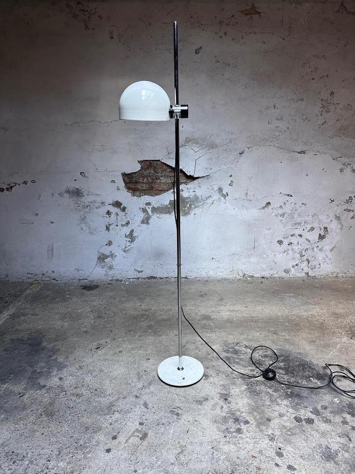Vintage vloerlamp – verstelbare kap – jaren ’70, Huis en Inrichting, Lampen | Vloerlampen, Gebruikt, 150 tot 200 cm, Metaal, Ophalen