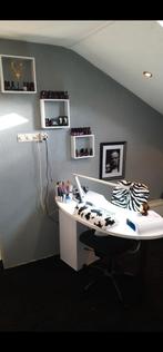 Nageltafel met decoratie te koop, Gebruikt, Wit, Ophalen of Verzenden, Handen en Nagels