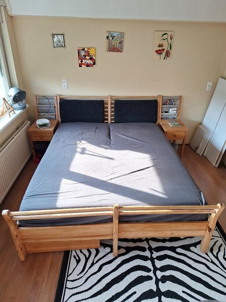 Grenen Twee persoonsbed, Huis en Inrichting, Slaapkamer | Bedden, Gebruikt, Tweepersoons, 160 cm, 200 cm, Hout, Overige kleuren