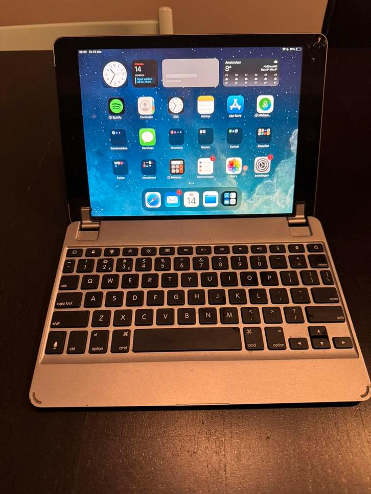 iPad 6e gen. + Toetsenbord - Beschadigd scherm, Computers en Software, Windows Laptops, Gebruikt, 10 inch of minder, 2 tot 3 Ghz