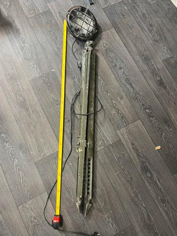 Vintage Industriële Lamp op Statief beschikbaar voor biedingen
