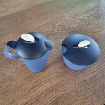 Leuke blauwe set: kannetje en potje beschikbaar voor biedingen