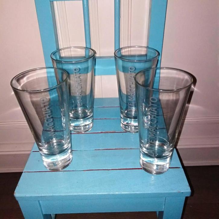 Friesche vlag latte macchiato glazen 4 stuks, Huis en Inrichting, Keuken | Servies, Zo goed als nieuw, Glas of Glazen, Overige stijlen