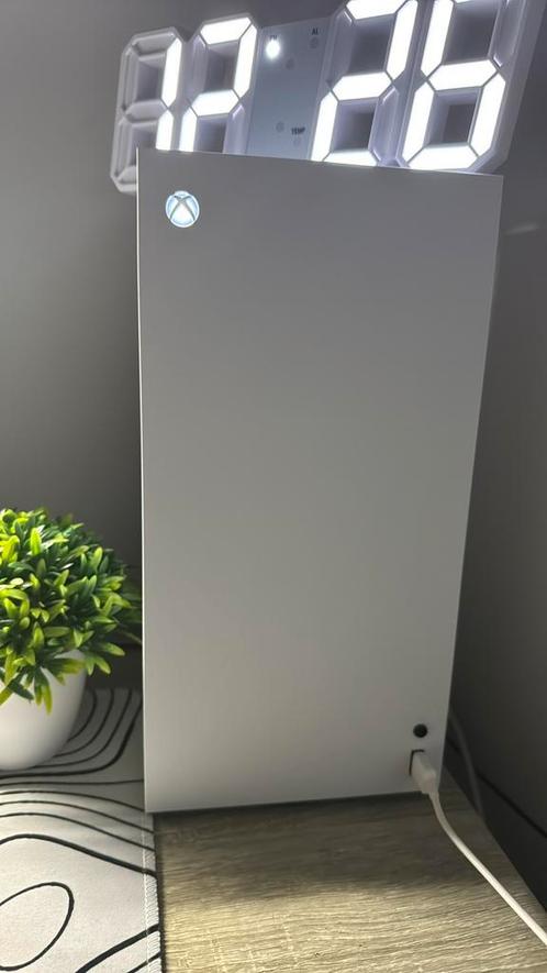 Xbox series x white met keyboard, Spelcomputers en Games, Games | Xbox Series X en S, Nieuw, Ophalen