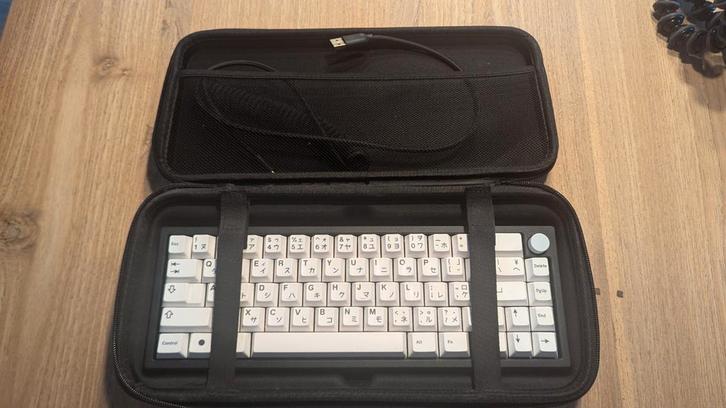 Zoomv2 / boba 4ut switches / goede keycaps. Custom keyboard, Computers en Software, Toetsenborden, Zo goed als nieuw, Ophalen of Verzenden