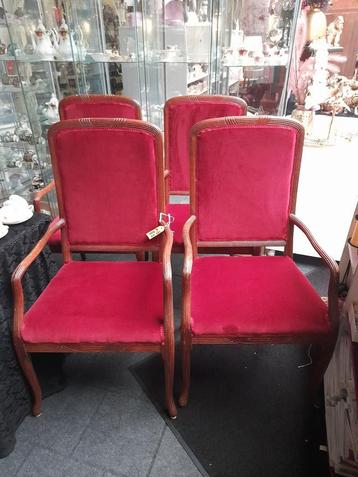 Set 4 x dezelfde fauteuile opnieuw gestoffeerd  beschikbaar voor biedingen