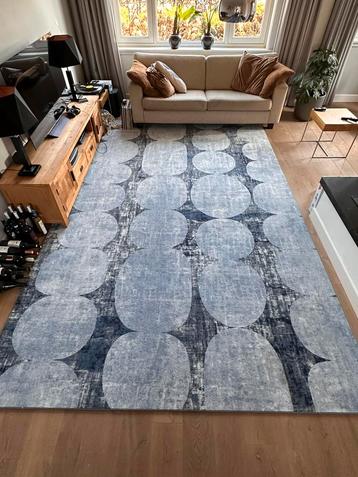 Modern vloerkleed als nieuw 2,50x3,95m beschikbaar voor biedingen