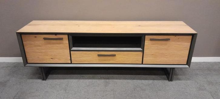 Eiken houten tv meubel Hadios IN.House 180cm nu €499,-, Huis en Inrichting, Lampen | Vloerlampen, Nieuw, Minder dan 100 cm, Hout