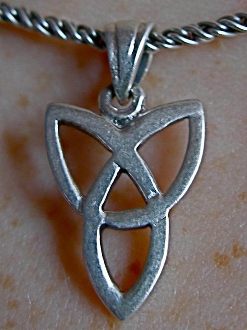 Zilveren 925 zilver kettinghanger van simpele kleine knoop, Sieraden, Tassen en Uiterlijk, Kettinghangers, Nieuw, Zilver, Zilver