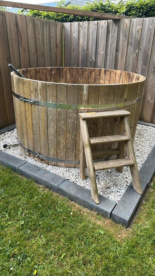 Hottub zonder houtkachel. 185 cm doorsnee., Tuin en Terras, Bubbelbaden en Hottubs, Gebruikt, Vast, Trap, Ophalen