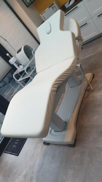 Verwarmde massagetafel/ behandelstoel van Master Ijoy beschikbaar voor biedingen