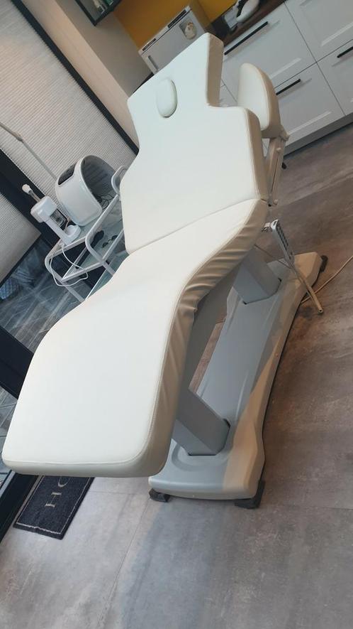 Verwarmde massagetafel/ behandelstoel van Master Ijoy, Sport en Fitness, Massageproducten, Nieuw, Massagetafel, Ophalen