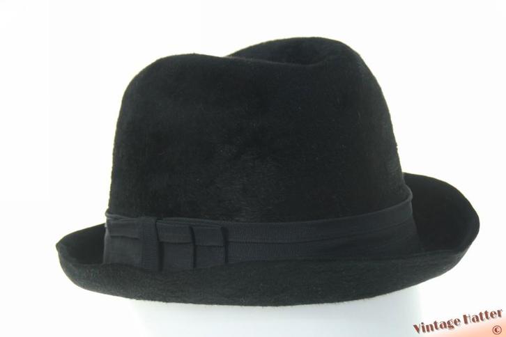 Vintage Dames gleufhoed met korte rand zwart velour 57, Kleding | Dames, Hoeden en Petten, Zo goed als nieuw, Hoed, 56 of 57 cm (M, 7 of 7⅛ inch)