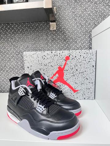 Jordan 4 bred maat 43  beschikbaar voor biedingen