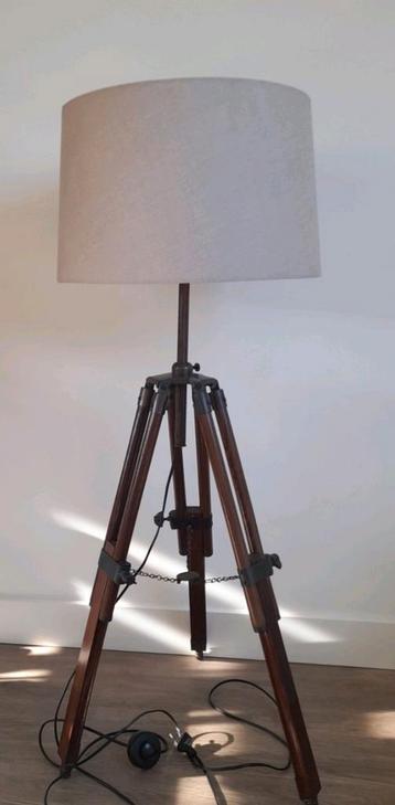 Vloerlamp 3-poot (incl. ledlamp) beschikbaar voor biedingen