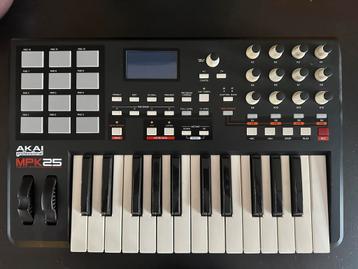 Akai MPK25 met semi gewogen toetsen ZGAN. beschikbaar voor biedingen