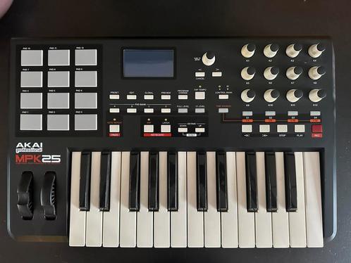 Akai MPK25 met semi gewogen toetsen ZGAN., Muziek en Instrumenten, Midi-apparatuur, Zo goed als nieuw, Ophalen of Verzenden