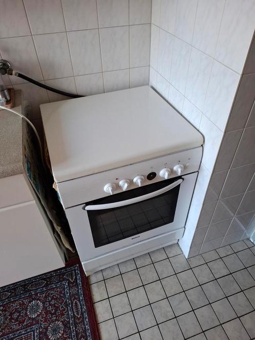 Bosch gasfornuis met oven., Witgoed en Apparatuur, Fornuizen, Gebruikt, Vrijstaand, Gas, 4 kookzones, 85 tot 90 cm, 45 tot 60 cm