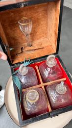 Mahonie Likeur kistje met 4 glazen flessen en glas, Antiek en Kunst, Ophalen of Verzenden