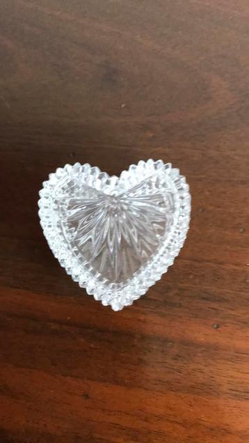 Ringen doosje glas/kristal  beschikbaar voor biedingen