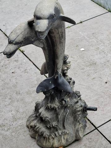 Dubbele spuitdolfijn mooi bij vijver of waterpartij beschikbaar voor biedingen