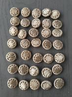 35 oude stoffen knopen, zilverkleur, Ophalen of Verzenden, Zo goed als nieuw, Knoop of Knopen