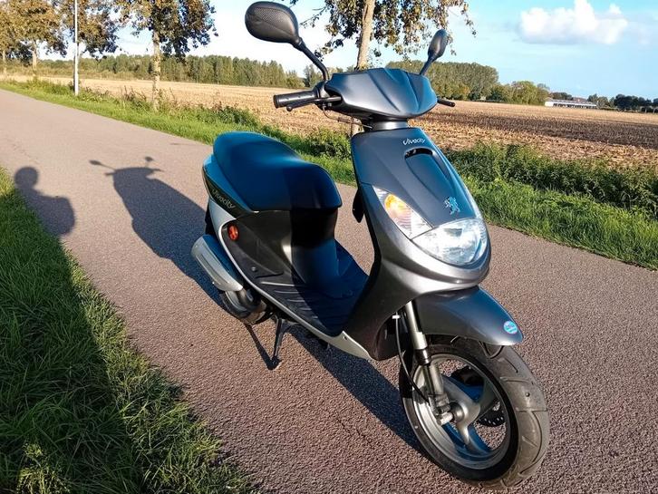 Peugeot Vivacity snorscooter  (2006), Fietsen en Brommers, Scooters | Peugeot, Zo goed als nieuw, Vivacity, Maximaal 25 km/u, Tweetakt