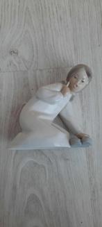 LLadro beeldje, meisje met de slippers, Ophalen, Zo goed als nieuw, Mens