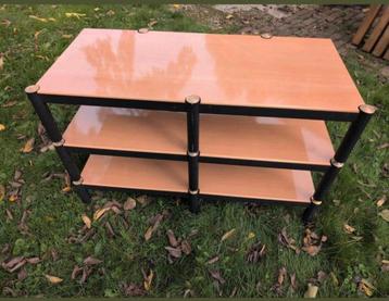 Audio rack 3 laags  beschikbaar voor biedingen