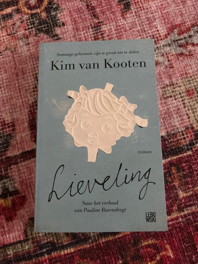 Lieveling - Kim van Kooten, Boeken, Ophalen of Verzenden, Zo goed als nieuw, Nederland