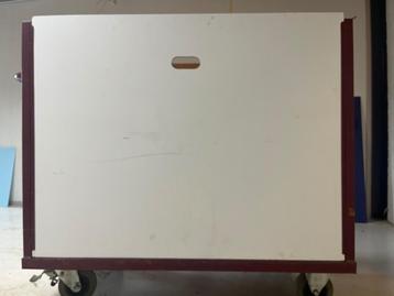 Verrijdbare kar beschikbaar voor biedingen