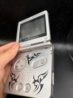 Gameboy advance sp tribal editie, Spelcomputers en Games, Spelcomputers | Nintendo Game Boy, Ophalen of Verzenden, Zo goed als nieuw