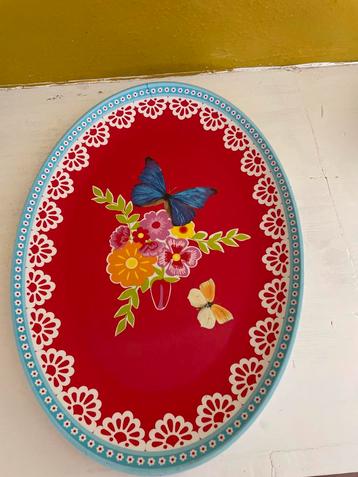Ovale Schaal met Vlinders en Bloemen beschikbaar voor biedingen