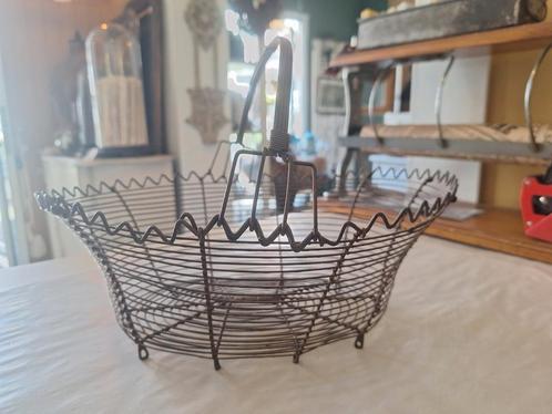 Oud fil de fer mandje uit Frankrijk, Antiek en Kunst, Curiosa en Brocante, Ophalen of Verzenden