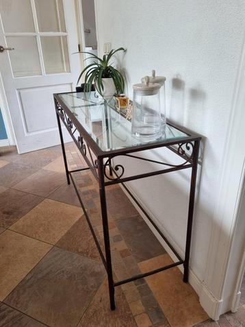 Sidetable / Sitetabel met glazen blad beschikbaar voor biedingen