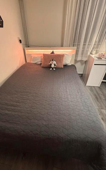 TE KOOP Tweepersoonsbed Wit 140x200 cm Mét RGB-verlichting