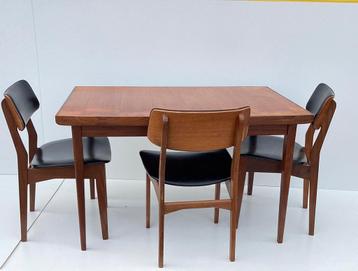 Uitschuifbare vintage eettafel beschikbaar voor biedingen