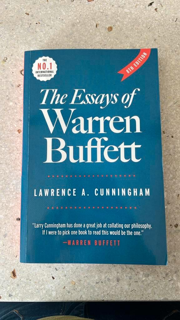 Te koop: The Essays of Warren Buffett – 8e editie (Eng), Boeken, Essays, Columns en Interviews, Zo goed als nieuw, Ophalen of Verzenden