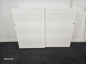 Witte kantoorkast met schuifdeuren beschikbaar voor biedingen