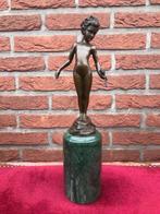 verfijnd bronzen beeldje, meisje met roos, Antiek en Kunst, Antiek | Koper en Brons, Ophalen of Verzenden, Brons