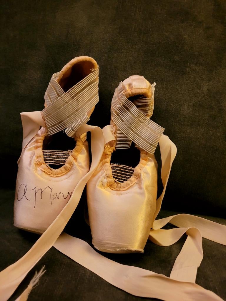 Gesigneerde Alexandria Marx spitzen, maat 5.5, Ophalen of Verzenden, Gedragen