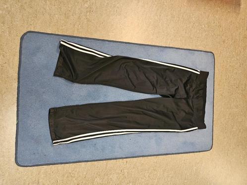 sport broek, Kleding | Dames, Broeken en Pantalons, Zo goed als nieuw, Maat 38/40 (M), Zwart, Ophalen