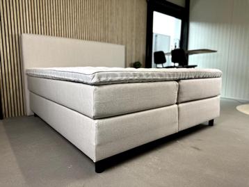 LUXE BOXSPRING 160 x 200 LICHT BEIGE - GEVEERDE ONDERBOXEN beschikbaar voor biedingen