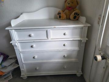Klassieke witte commode kast hout  beschikbaar voor biedingen