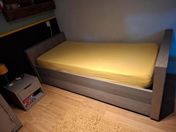 Steigerhouten greywash bed beschikbaar voor biedingen