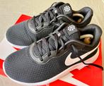 Nike Tanjun Go gympen, zwart-wit, maat 37,5 - 38, Ophalen of Verzenden, Zo goed als nieuw, Overige typen, Nike