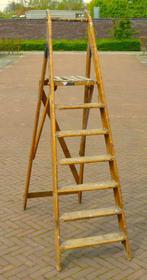 Grote oude brocante houten schilderstrap, Doe-het-zelf en Verbouw, Ladders en Trappen, Gebruikt, Trap, Minder dan 2 meter, Ophalen